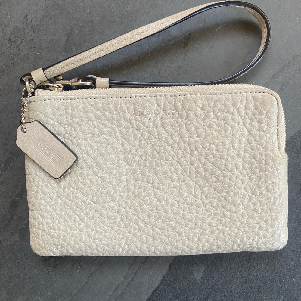 Coach Pebble Leather Wristlet in Light Gray